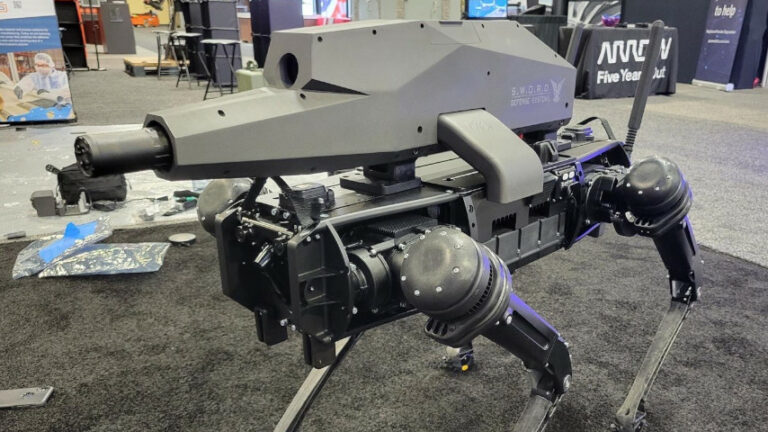 Ghost Robotics Hadirkan Robot Anjing Militer yang Dilengkapi Sniper Rifle