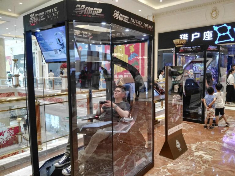 Sebuah Mall di Tiongkok Sediakan Booth Gaming Untuk Pria Yang Menunggu Pasangannya Berbelanja